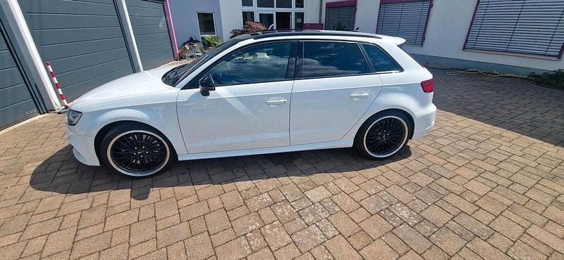 Weiß Gebraucht 2019 Audi S3 Sportback Kombi | 33.000 € (Fairer Preis) - Bild 1/4