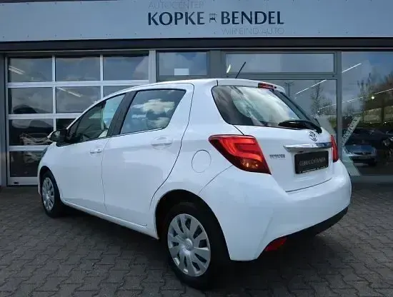 Gebraucht Toyota Yaris 69 PS (50 kW) 2017 Super white Kleinwagen