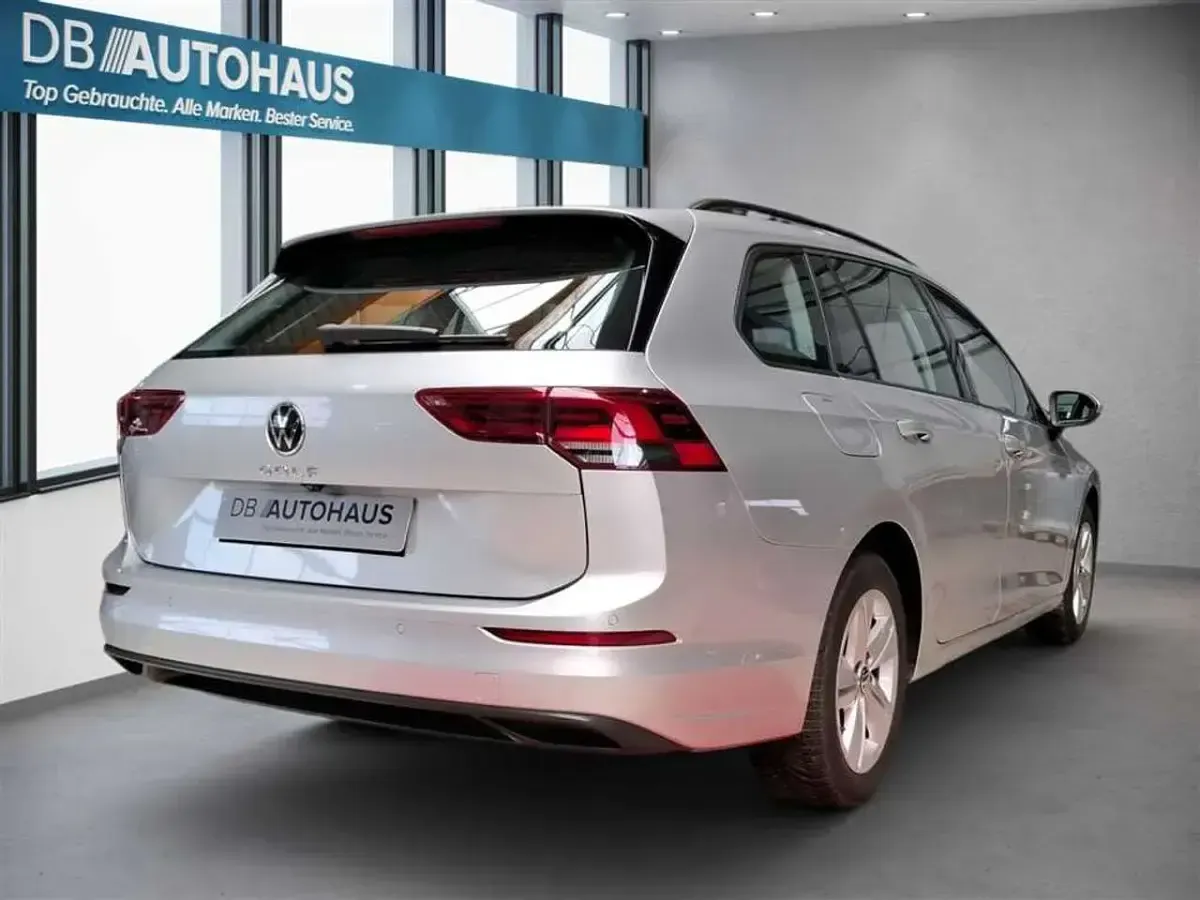 Gebraucht VW Golf VIII Life 116 PS (85 kW) 2024 Silber Kombi