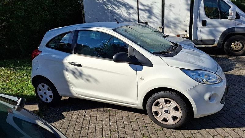 Gebraucht Ford Ka Ambiente 69 PS (50 kW) 2014 Weiß Kleinwagen