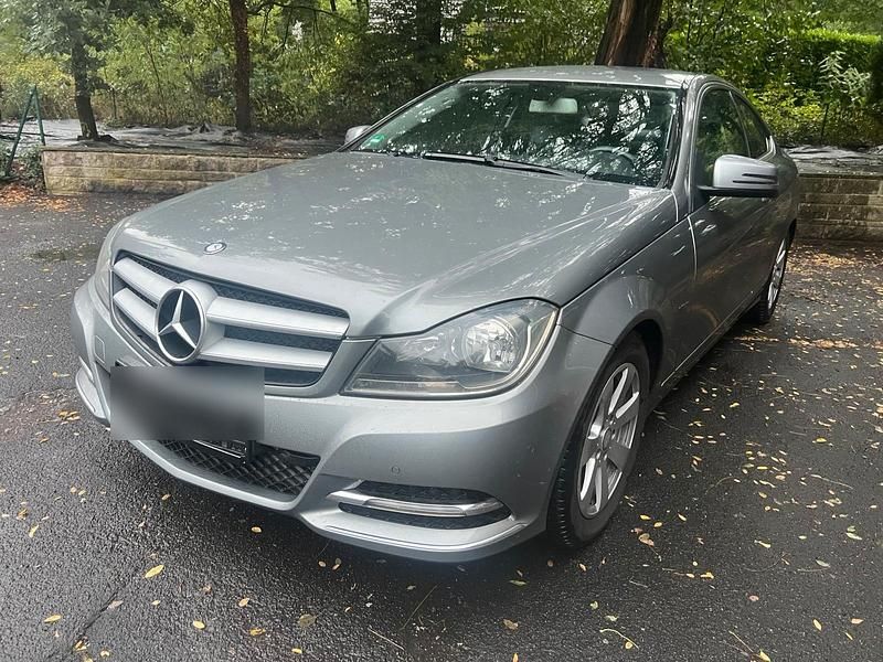 Silber Gebraucht 2012 Mercedes C180 Coupé | 8.999 € - Bild 1/4