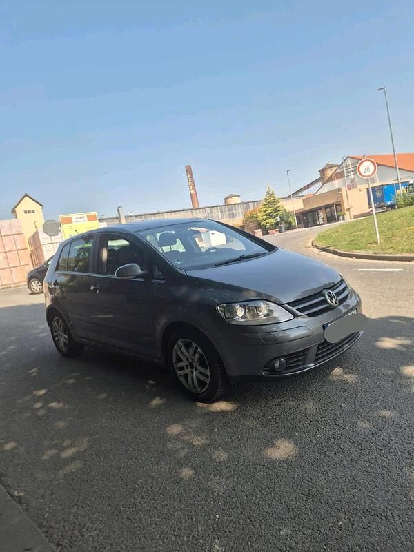 Grau Gebraucht 2007 VW Golf Plus Cross Van / Kleinbus | 3.990 € (Guter Preis) - Bild 1/4