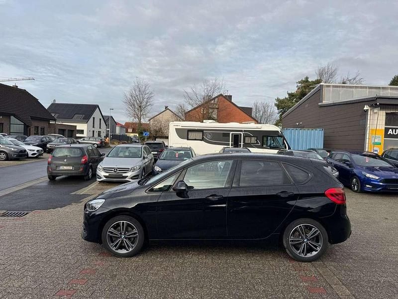 Gebraucht BMW 218 Sport Line 150 PS (110 kW) 2019 Schwarz ii/bonnet fluid black Van / Kleinbus