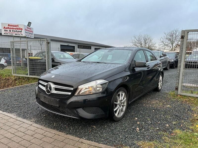 Schwarz Gebraucht 2012 Mercedes A180 Urban Limousine | 6.490 € (Fairer Preis) - Bild 1/4