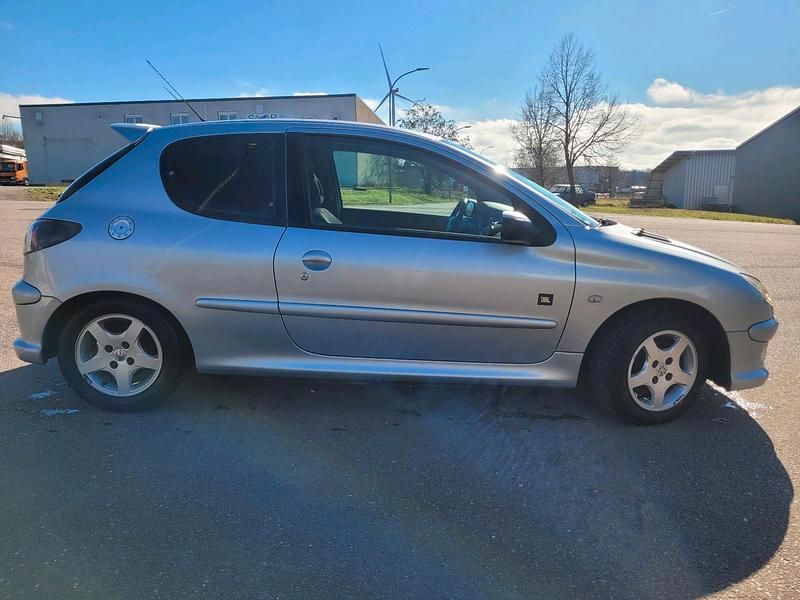 Gebraucht Peugeot 206 75 PS (55 kW) 2007 Silber Kleinwagen
