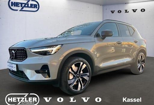 Neu Volvo XC40 Plus 197 PS (144 kW) 2026 Grau SUV