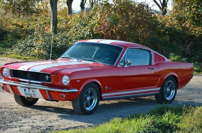 Rot Gebraucht 1965 Ford Mustang Fastback Coupé | 56.950 € - Bild 1/4