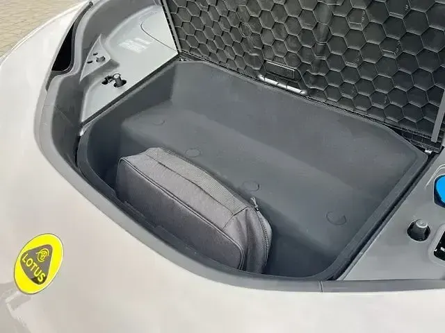 Używany Lotus Eletre 450 kW (612 KM) 2023 Szary SUV