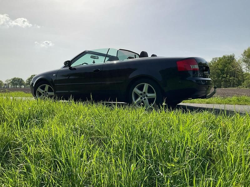 Schwarz Gebraucht 2004 Audi A4 Cabriolet Cabrio | 4.998 € (Fairer Preis) - Bild 1/4