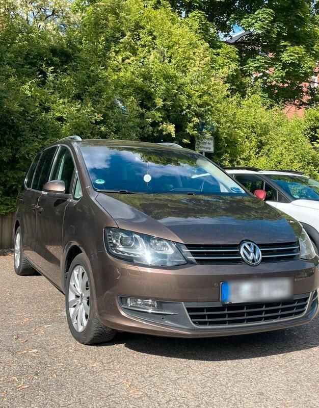Braun Gebraucht 2011 VW Sharan Van / Kleinbus | 14.000 € (Fairer Preis) - Bild 1/4