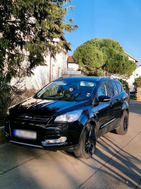 Gebraucht Ford Kuga 163 PS (119 kW) 2014 Schwarz SUV