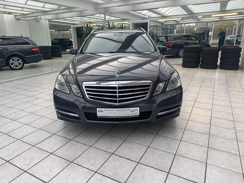 Gebraucht Mercedes E200 136 PS (100 kW) 2011 Grau Kombi