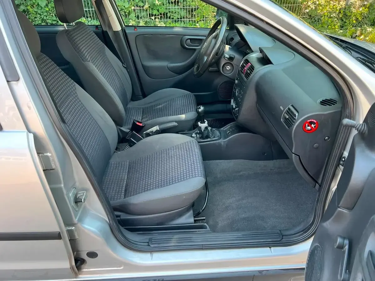 Gebraucht Opel Corsa 75 PS (55 kW) 2002 Silber Kleinwagen