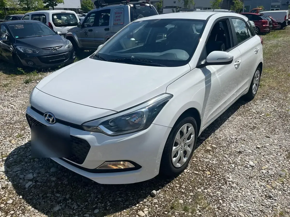 Gebraucht Hyundai i20 75 PS (55 kW) 2018 Weiß Limousine