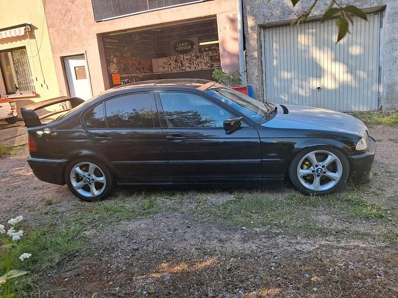 Schwarz Gebraucht 2001 BMW 320 Limousine | 1.000 € (Superpreis) - Bild 1/4