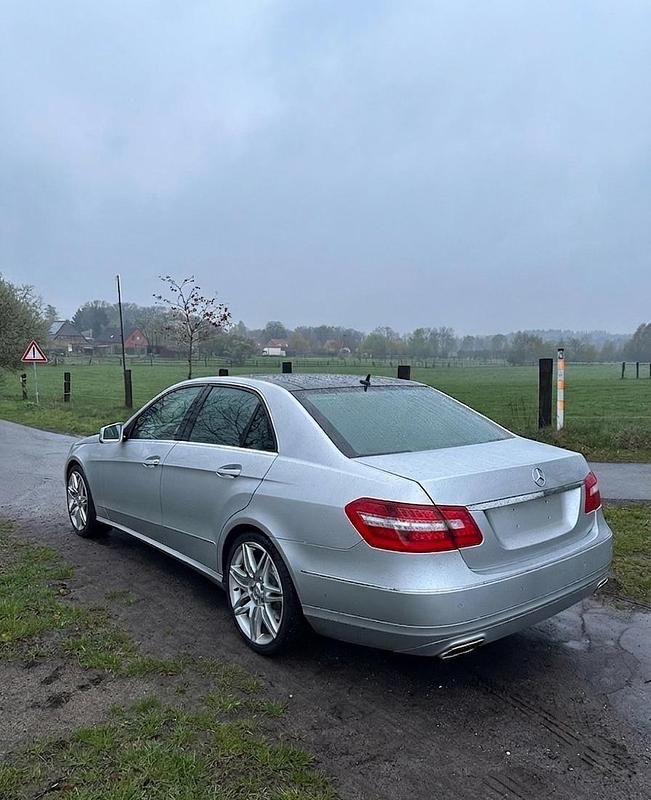 Gebraucht Mercedes E500 387 PS (284 kW) 2009 Grau Limousine