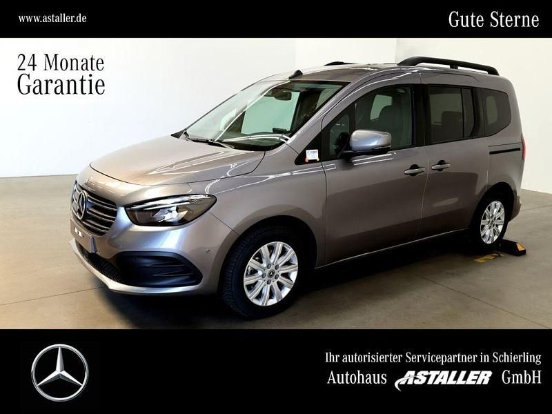 Chromitgrau metallic Gebraucht 2024 Mercedes T180 Progressive Van / Kleinbus | 27.899 € (Fairer Preis) - Bild 1/4
