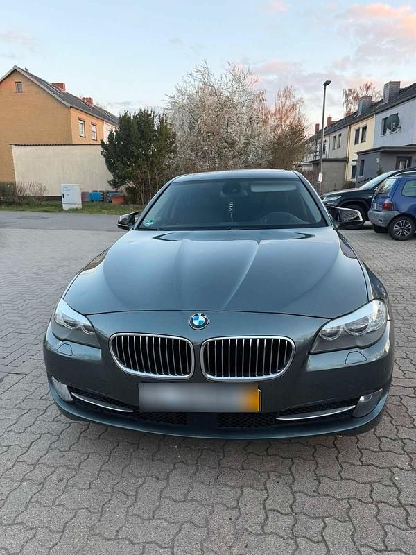 Gebraucht BMW 530 2011 Grün Kleinwagen