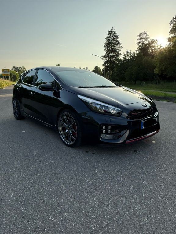 Schwarz Gebraucht 2017 Kia Ceed GT-Track Limousine | 14.200 € (Fairer Preis) - Bild 1/4