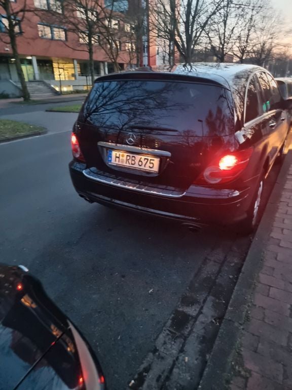 Schwarz Gebraucht 2007 Mercedes R350 Van / Kleinbus | 6.600 € (Guter Preis) - Bild 1/4