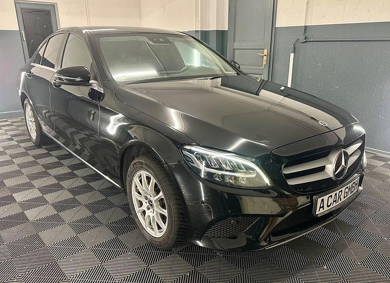 Schwarz Gebraucht 2019 Mercedes C200 Limousine | 15.990 € - Bild 1/4