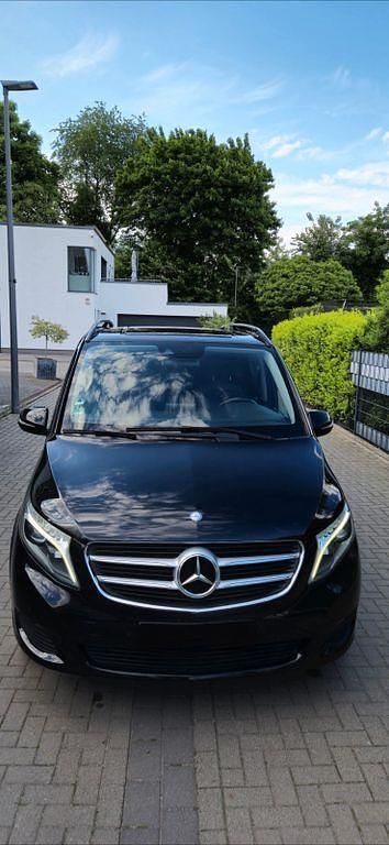 Schwarz Gebraucht 2014 Mercedes V220 Avantgarde Van / Kleinbus | 18.900 € (Guter Preis) - Bild 1/4