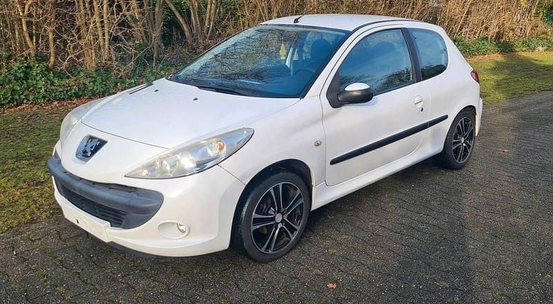 Gebraucht Peugeot 206+ 75 PS (55 kW) 2009 Weiß Kleinwagen