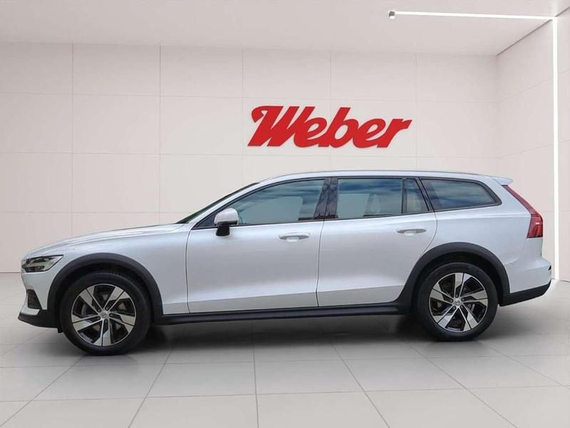 Gebraucht Volvo V60 CC 197 PS (144 kW) 2021 Weiss Kombi