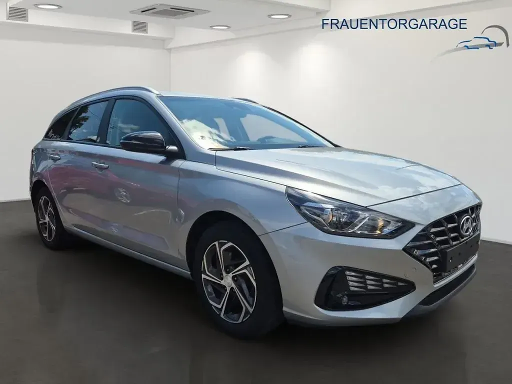 Gebraucht Hyundai i30 Edition 30 120 PS (88 kW) 2021 Shimmering silver Kombi