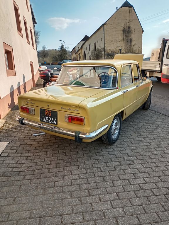Grün Gebraucht 1975 Alfa Romeo Giulia Limousine | 22.999 € - Bild 1/4