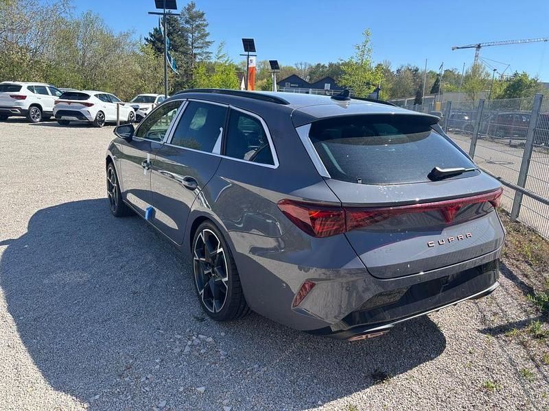 Nowe Cupra Leon VZ 177 KM (130 kW) 2026 Szary Sedan/Limuzyna