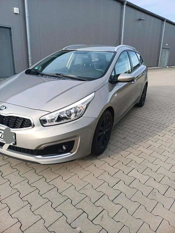 Beige Gebraucht 2016 Kia Ceed Turbo Kombi | 7.500 € (Guter Preis) - Bild 1/4