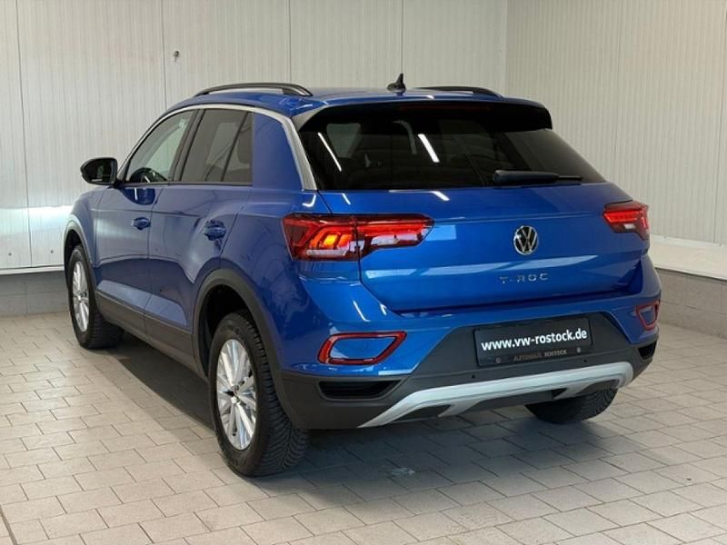 Gebraucht VW T-Roc Life 150 PS (110 kW) 2024 Ravennablau metallic (metallic) SUV