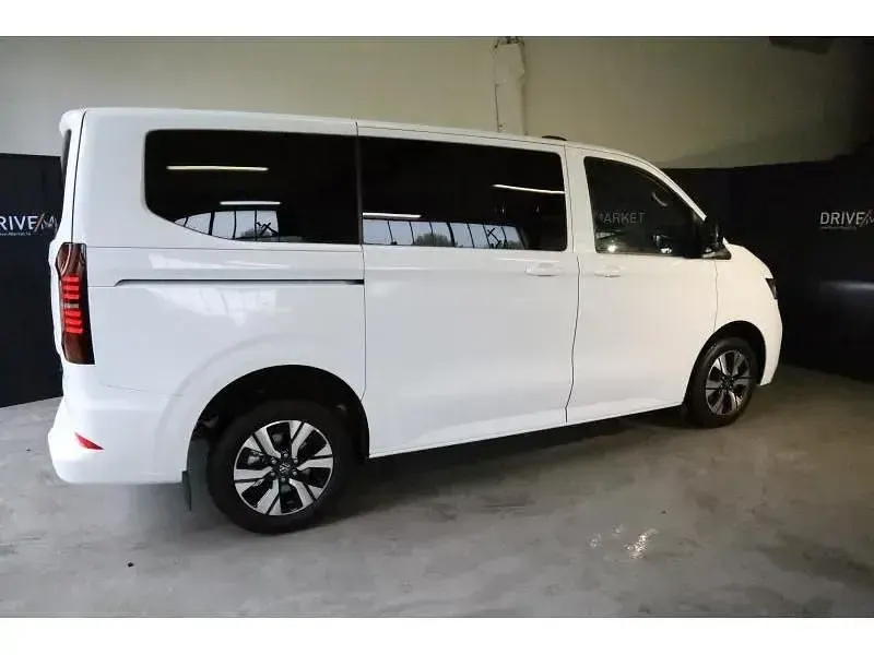 Gebraucht VW Caravelle Life 150 PS (110 kW) 2025 Weiß Van