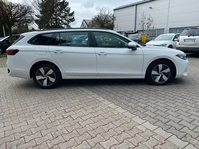 Gebraucht VW Passat Elegance 150 PS (110 kW) 2024 Grau Kombi