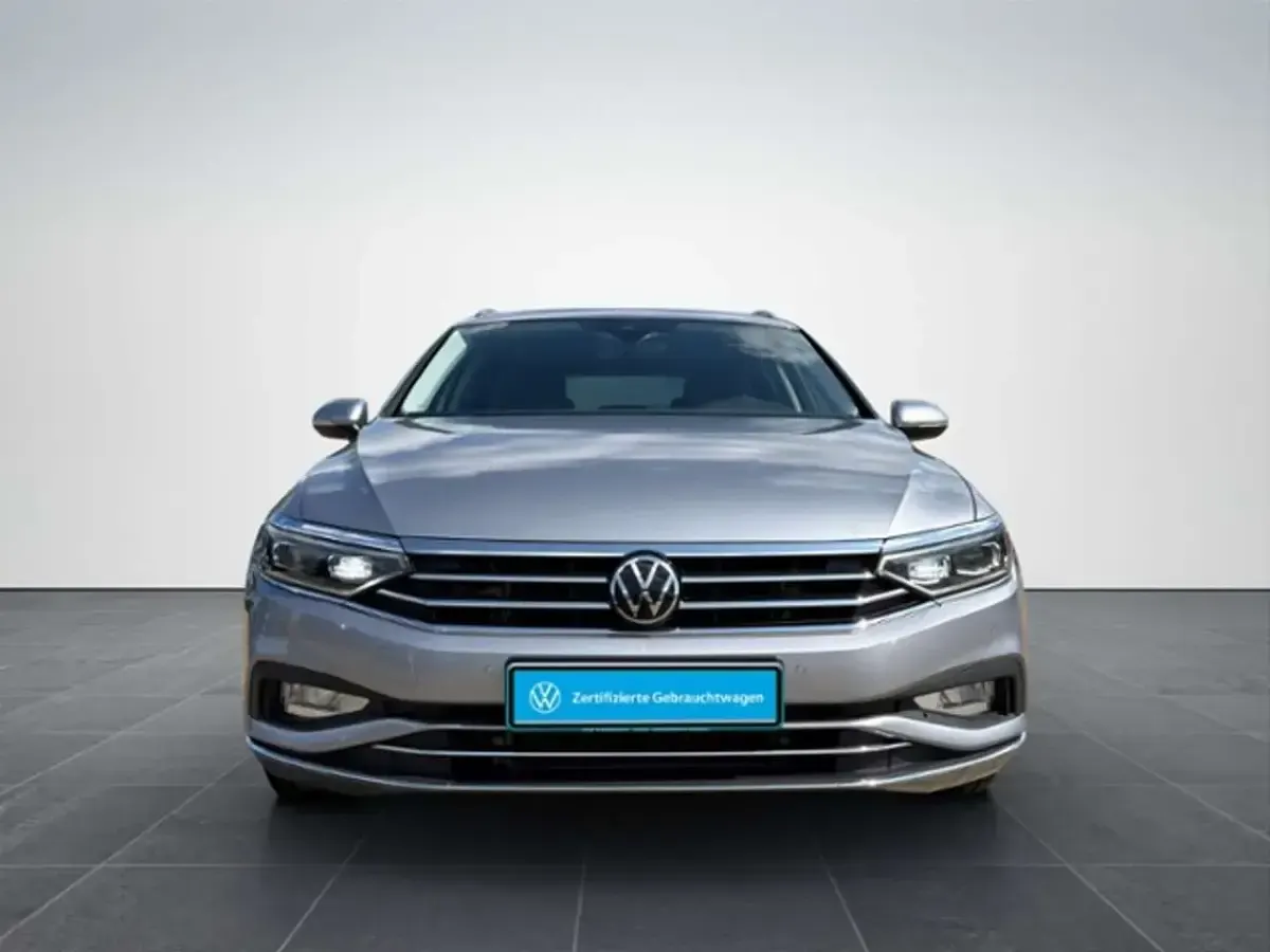 Gebraucht VW Passat Elegance 200 PS (147 kW) 2023 Silber Kombi