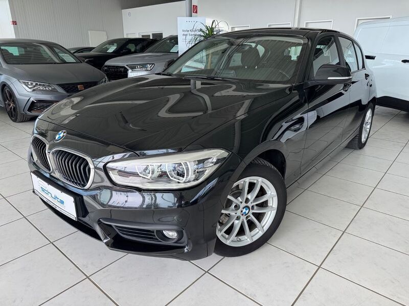 Black sapphire metallic (metallic) Gebraucht 2019 BMW 120 Advantage Kleinwagen | 17.550 € (Fairer Preis) - Bild 1/4