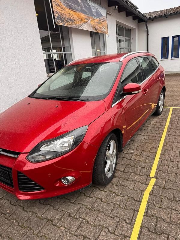 Second-hand Ford Focus 140 CP (102 kW) 2011 Roșu Break