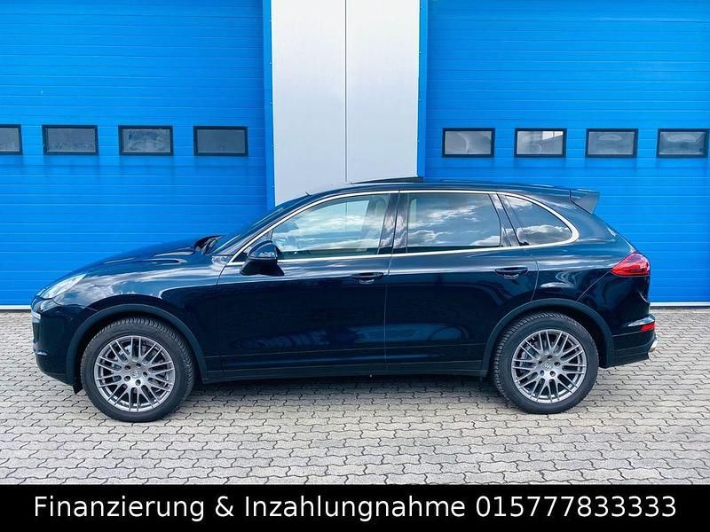 Blau Gebraucht 2016 Porsche Cayenne SUV | 34.800 € (Fairer Preis) - Bild 1/4