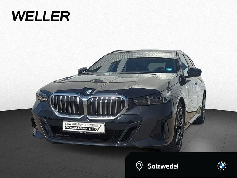 Sophistograu (grau) Gebraucht 2024 BMW 520 Comfort Edition Kombi | 51.300 € (Guter Preis) - Bild 1/4