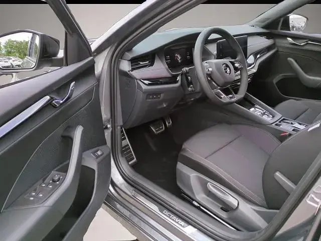 Gebraucht Skoda Octavia SportLine 150 PS (110 kW) 2024 Manufacturer Kombi