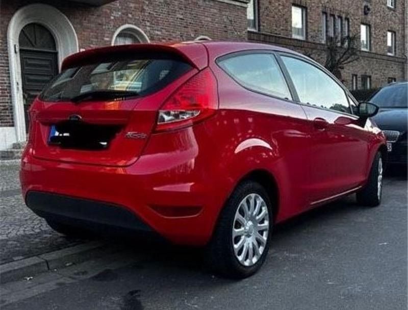 Gebraucht Ford Fiesta 60 PS (44 kW) 2010 Rot Kleinwagen