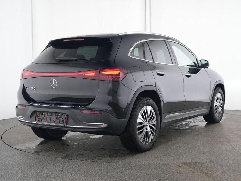 Gebraucht Mercedes EQA250 139 kW (190 PS) 2025 Schwarzlack kosmosschwarz (metallic) SUV
