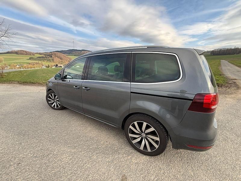 Gebraucht VW Sharan Highline 184 PS (135 kW) 2015 Grau Van / Kleinbus
