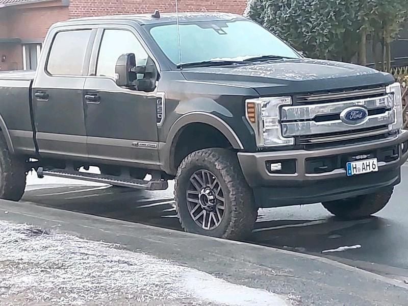 Schwarz Gebraucht 2018 Ford F250 King Ranch Abholung | 55.000 € - Bild 1/3