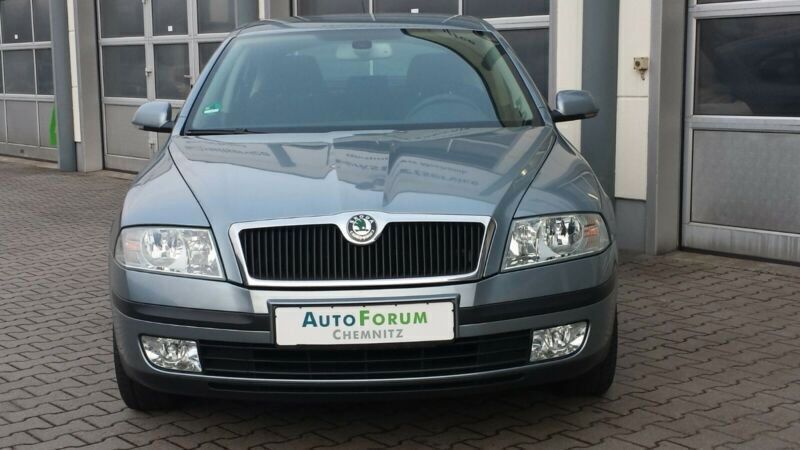 Grau Gebraucht 2006 Skoda Octavia Ambiente Limousine | 4.985 € (Teuer) - Bild 1/4