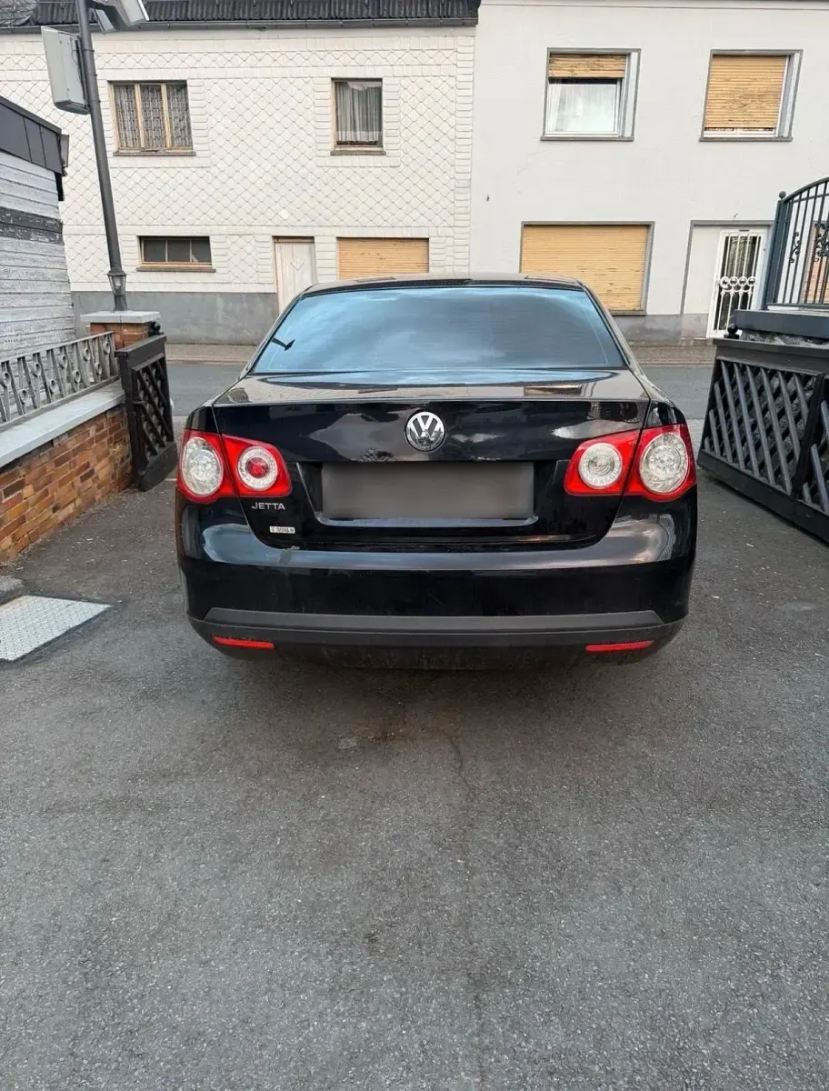 Gebraucht VW Jetta 102 PS (75 kW) 2005 Schwarz Limousine