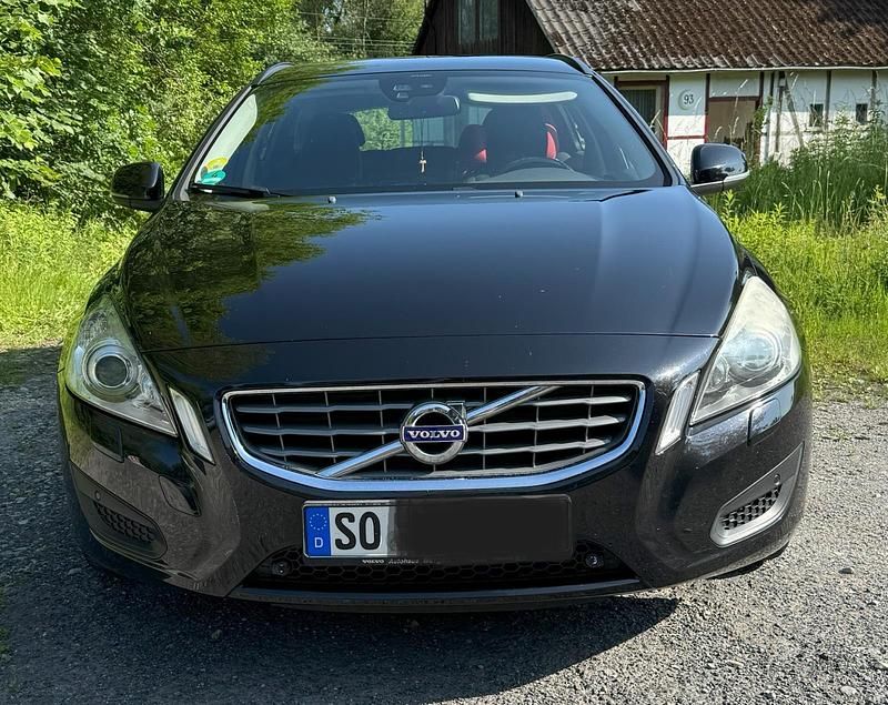 Schwarz Gebraucht 2011 Volvo V60 Momentum Kombi | 5.000 € (Fairer Preis) - Bild 1/4