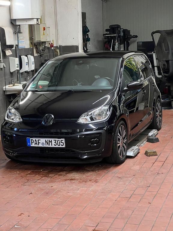Usado VW up! United 60 CV (44 kW) 2020 Negro Utilitario