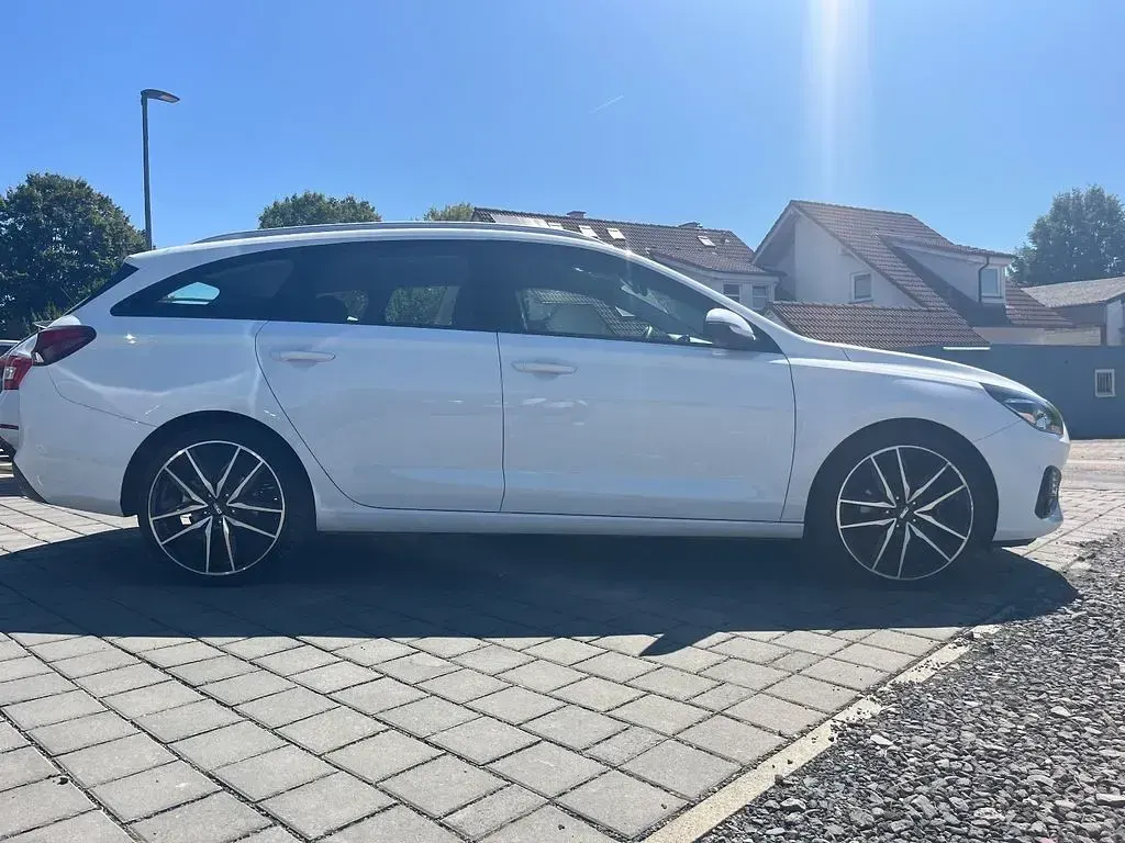 Gebraucht Hyundai i30 Select 120 PS (88 kW) 2024 Weiß Kombi
